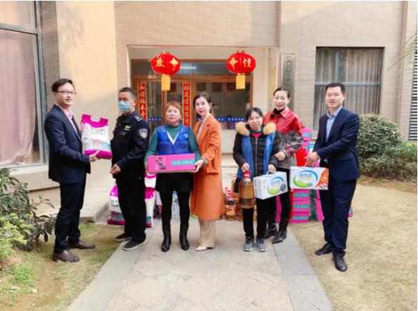 三陸康集團工會攜手君健物業開展“送溫暖”活動